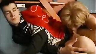 Mom woke her son up with a blowjob skillfully