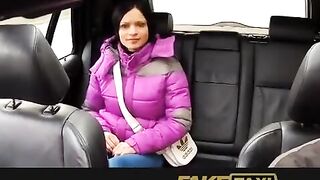 The taxi driver fell asleep and fucked a passenger in the car