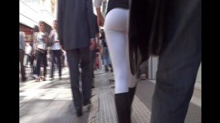 The camera man got a juicy Argentine ass in the shot