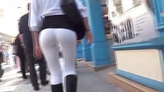 The camera man got a juicy Argentine ass in the shot