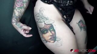 Tattooed blonde Payton Preslee gets her big boobs covered with cum