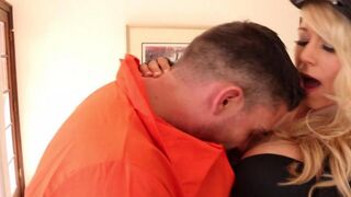 A hot fugitive has sex with a beautiful police officer
