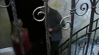 Courtesan gets fucked and comes for money in stockings