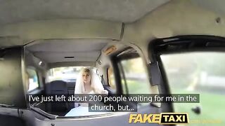 The bride changed her clothes in the car with a taxi driver