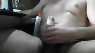 Fella has no sex with his girlfriend and jerks off