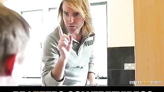 A Japanese beauty has sex right after taking a bath