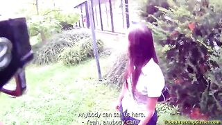 A girl made a blowjob to a stranger she met in the bushes