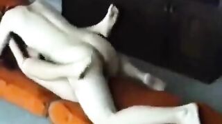 Married couple fucked at home, husband pulled cum on wife’s belly