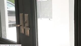 A thin guy had sex with a brunette in her juicy ass