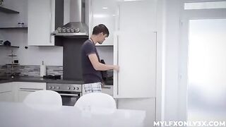 I’m getting so fucking horny with these hot lesbians