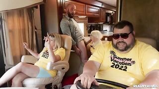 A cute girl got into a car after hitchhiking. She got fucked