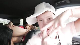 A pick-up guy found a girl and fucked her for money on the street