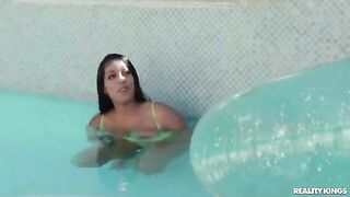The swimming lessons turned into a hot sex lesson in the pool