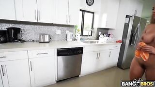 A hot maid is doing all the cleaning completely naked