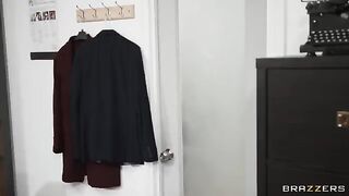 College girl makes love through a glory hole in sneaky way