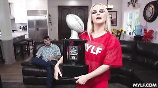 Too Slim Thick To Quit - zrelaya devushka on the couch