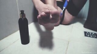 In the shower, a naked beauty plays with sex toys and her pussy