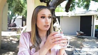 A mature woman gets an anal orgasm, as she wanted