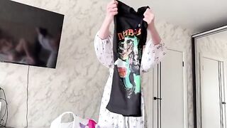 A girl suffers an unpleasant sensation when she performs oral sex