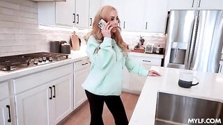 A bimbo is having a good day and she will tell you all about it