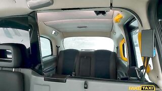 A blowjob in a car? Absolutely, yes! - Minet v machine 2025
