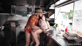 What burgers, I'm fucking! - a spicy public encounter