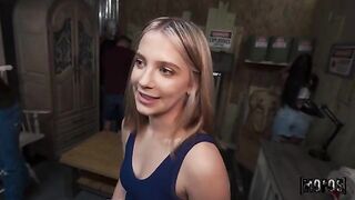 A cute girl agreed to lick the guy’s cock without hesitation