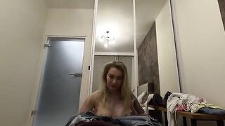 A cute girl invited a friend over, her parents were not at home