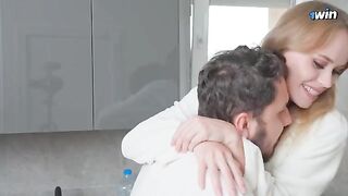 The plumber came and the housewife got her pussy filled with cum