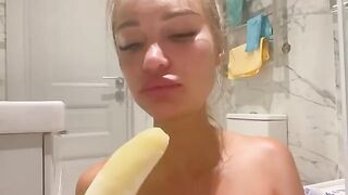 Monika Fox gets her asshole stuffed with a banana in a steamy solo session