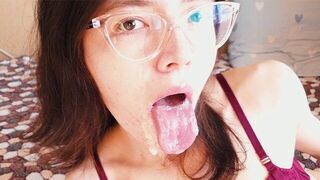 The guy checked the strength of sperm flow after sex with a nerdy girl