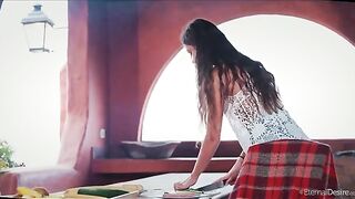 Her legs gave way when she masturbated and came hard