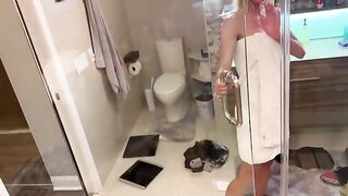 The guy shared his penis with two hot girls in the sauna