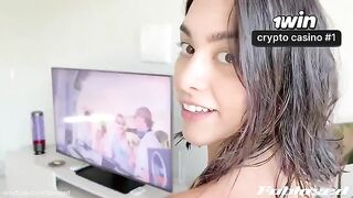 The delivery guy came to the house with a special surprise for the young girl