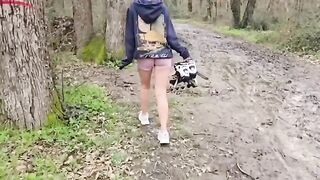 A petite girl risked sex in the forest, but was noticed