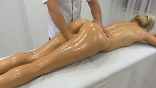 A masseur who couldn’t resist fucked his client with an incredible ass
