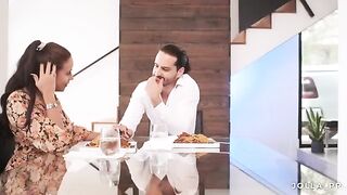 A man had a dinner with his therapist at her house